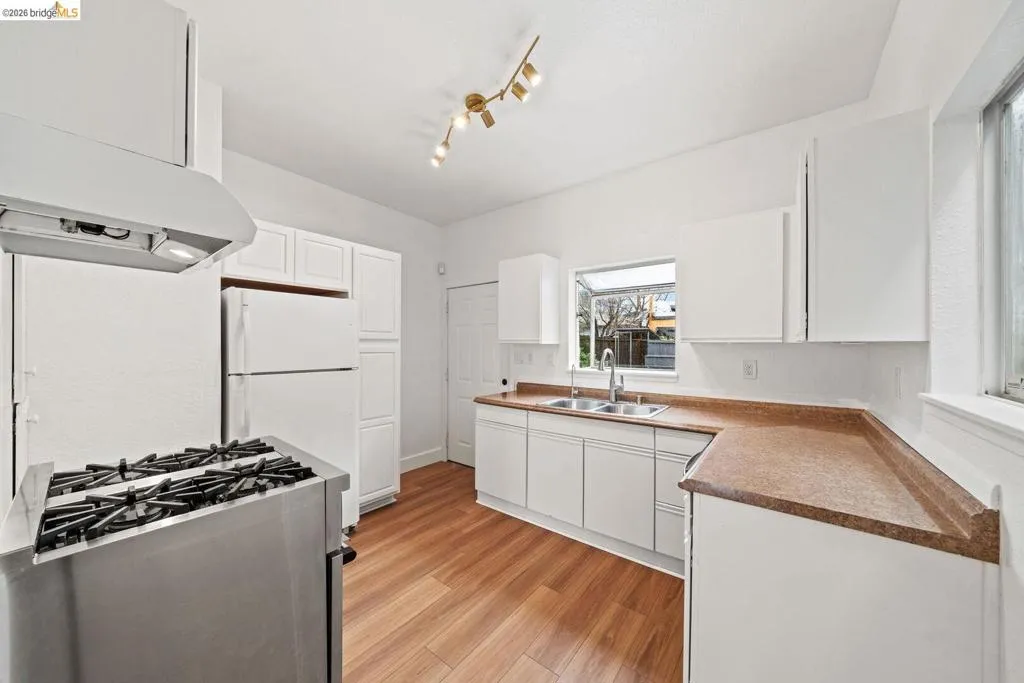 5812 5812 Dover St, Oakland, California 94609 home-pic-14