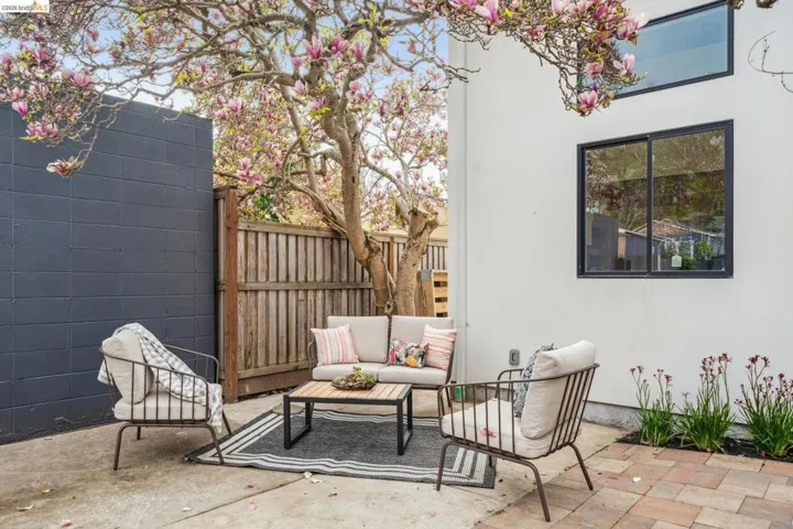 View of patio / terrace featuring an outdoor living space