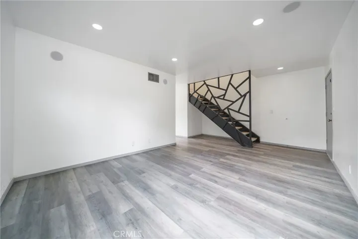 8347 Burnet, North Hills, California 91343