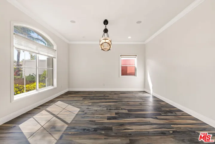 6221 Penfield Avenue, Woodland Hills, California 91367