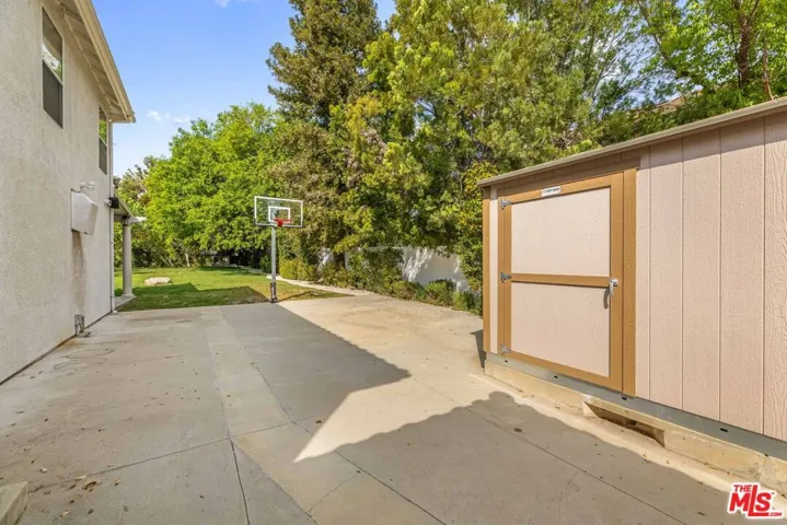 6221 Penfield Avenue, Woodland Hills, California 91367