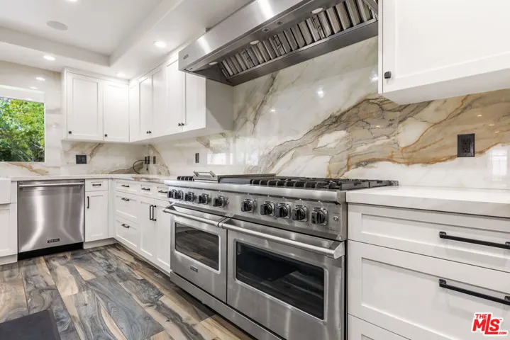6221 Penfield Avenue, Woodland Hills, California 91367