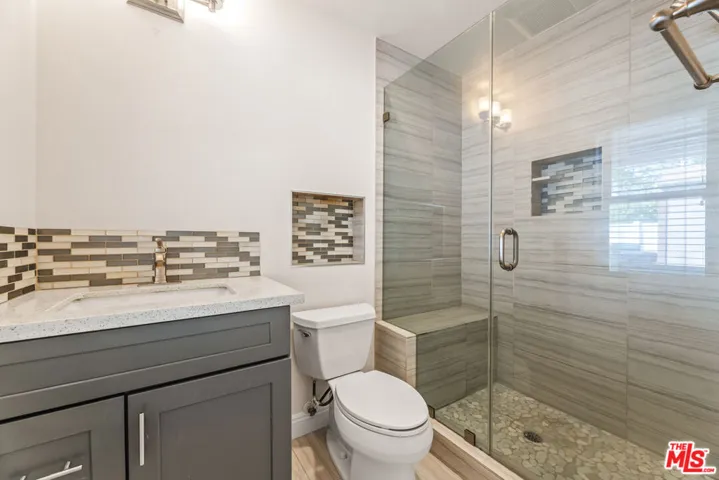 6221 Penfield Avenue, Woodland Hills, California 91367