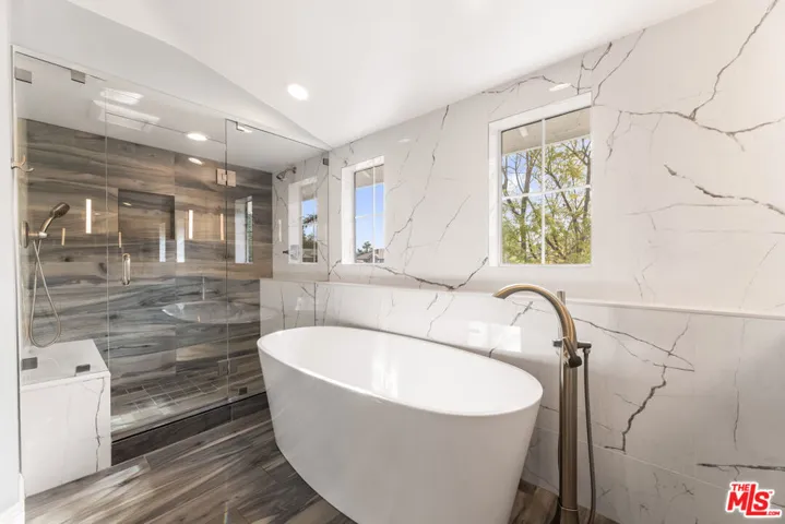 6221 Penfield Avenue, Woodland Hills, California 91367