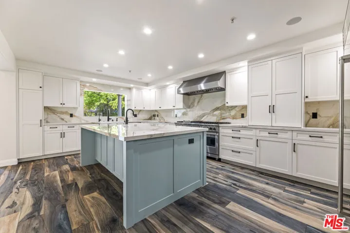 6221 Penfield Avenue, Woodland Hills, California 91367