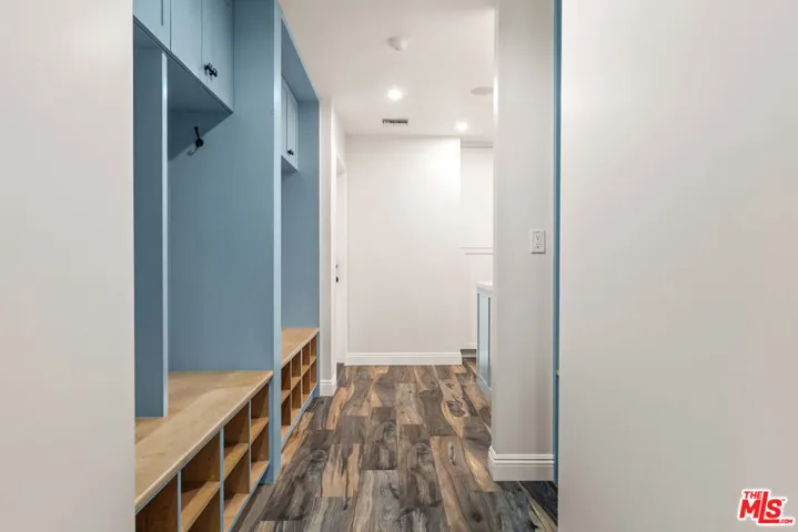 6221 Penfield Avenue, Woodland Hills, California 91367