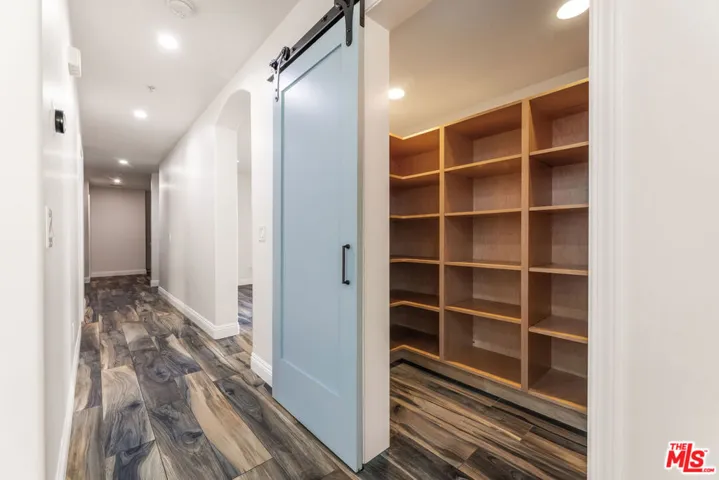 Walk-in Pantry