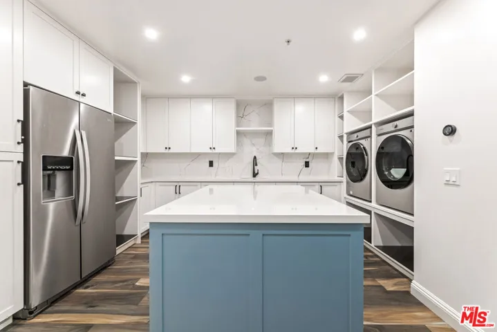 6221 Penfield Avenue, Woodland Hills, California 91367