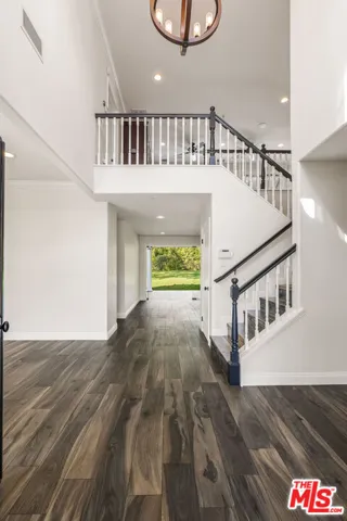 6221 Penfield Avenue, Woodland Hills, California 91367