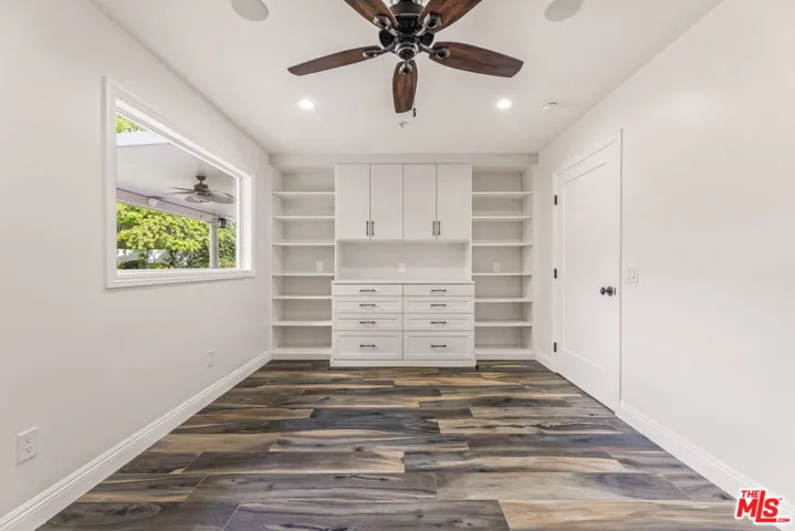 6221 Penfield Avenue, Woodland Hills, California 91367