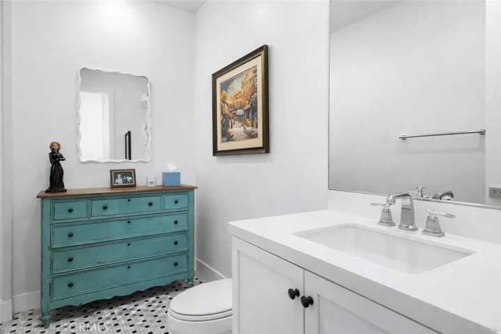 251 Follyhatch, Irvine, California 92618