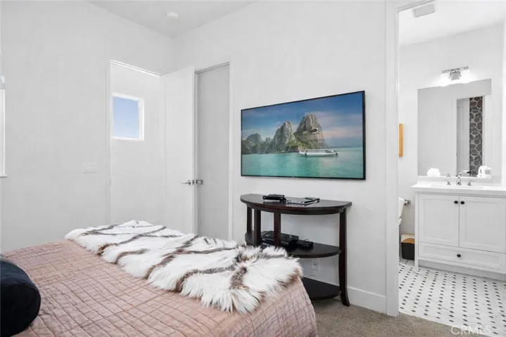 251 Follyhatch, Irvine, California 92618