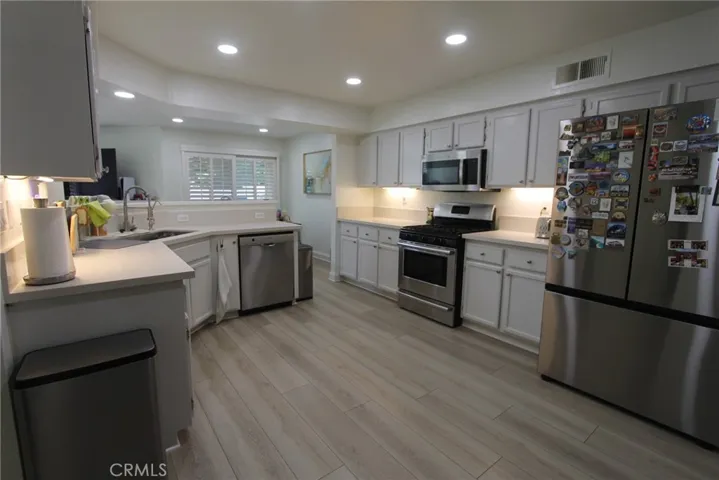 Gas Range, OTR Microwave & Oven, Dishwasher included