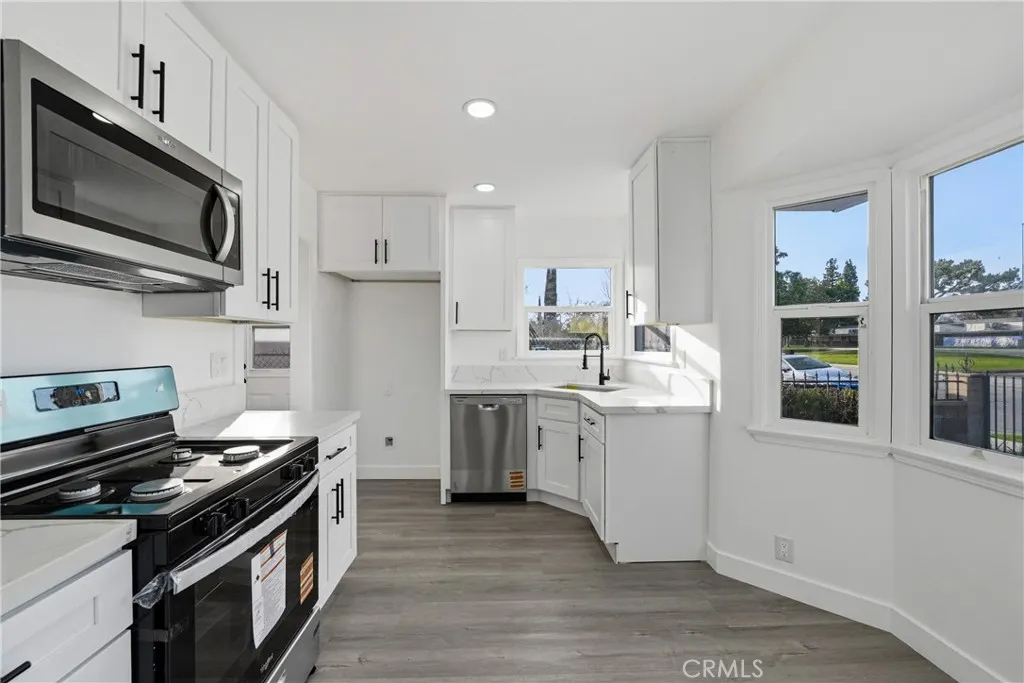 652 Lincoln, Pomona, California 91767 home-pic-9