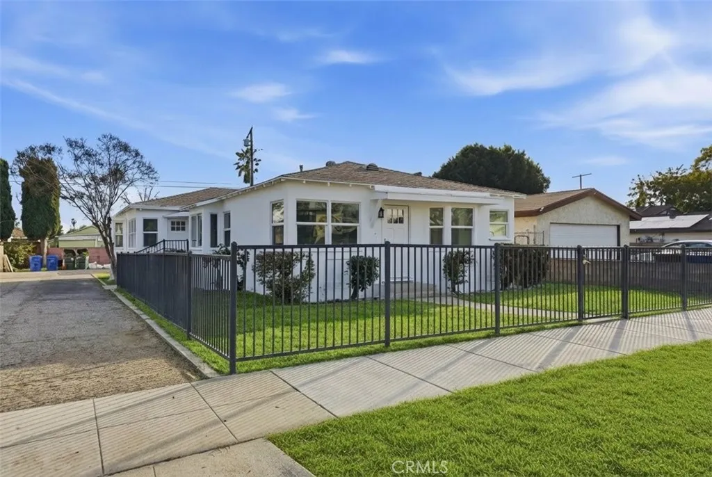 652 Lincoln, Pomona, California 91767 home-pic-1