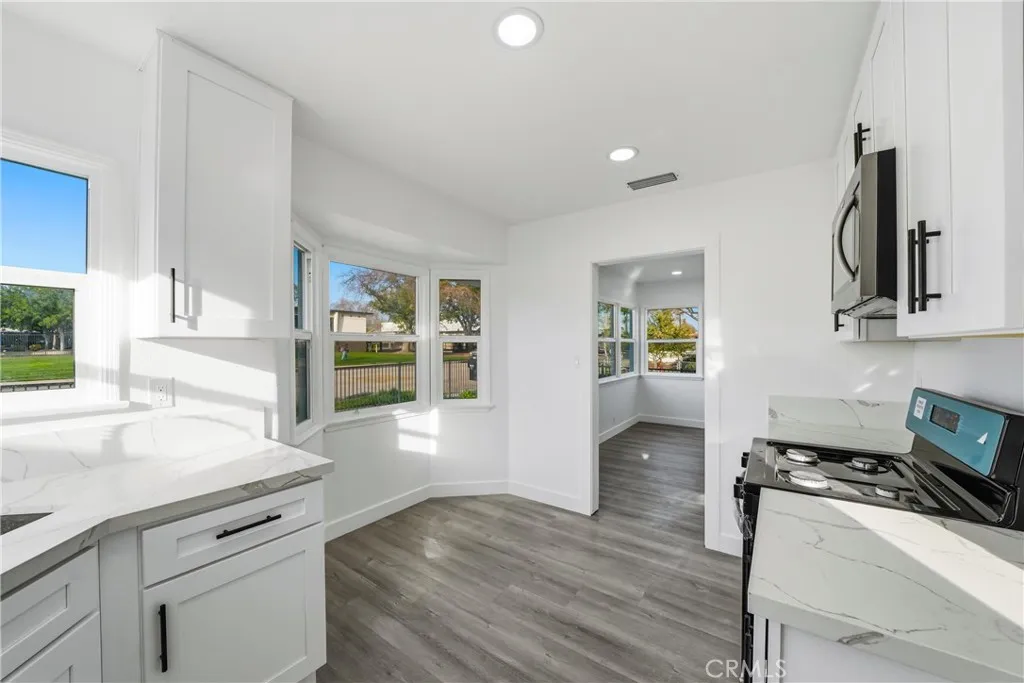 652 Lincoln, Pomona, California 91767 home-pic-11