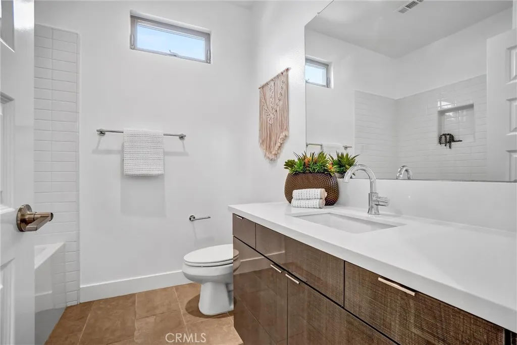 24 Ebb Tide, Newport Beach, California 92663 home-pic-16