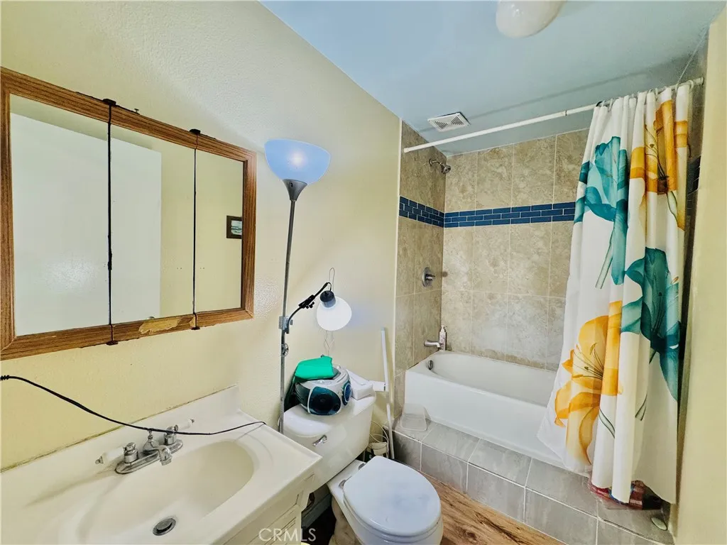 812 E 8th Street, Long Beach, California 90813 home-pic-18