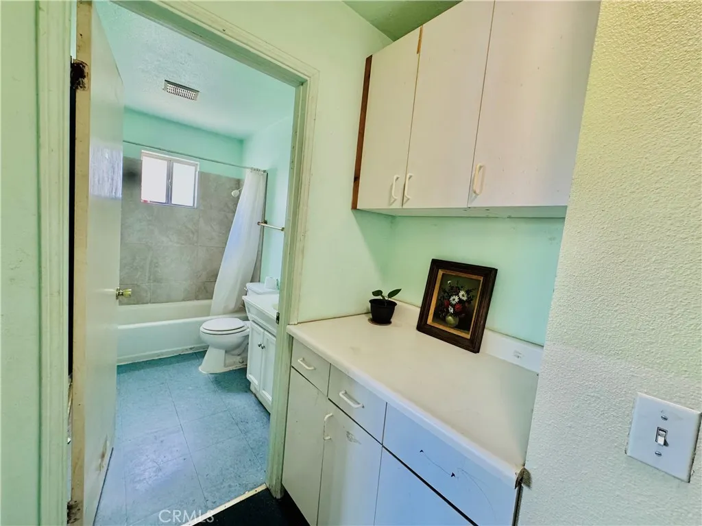 812 E 8th Street, Long Beach, California 90813 home-pic-36