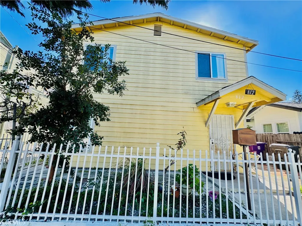 812 E 8th Street, Long Beach, California 90813 home-pic-2