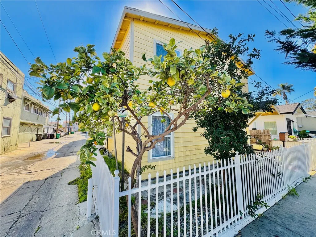 812 E 8th Street, Long Beach, California 90813 home-pic-3