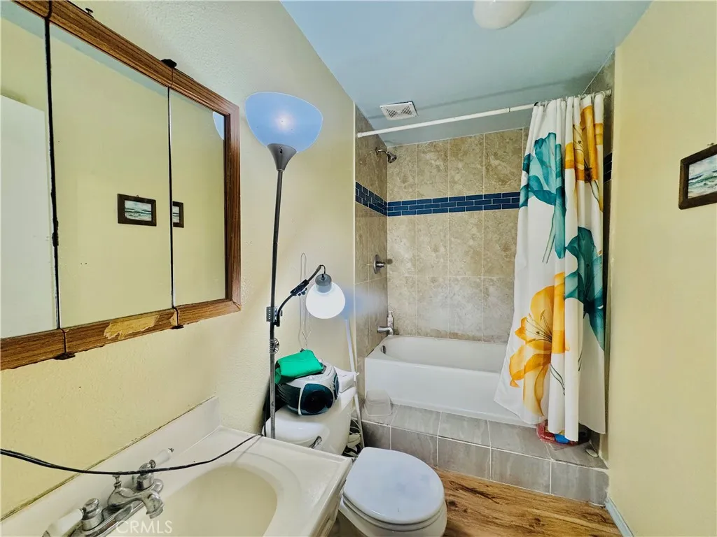 812 E 8th Street, Long Beach, California 90813 home-pic-19