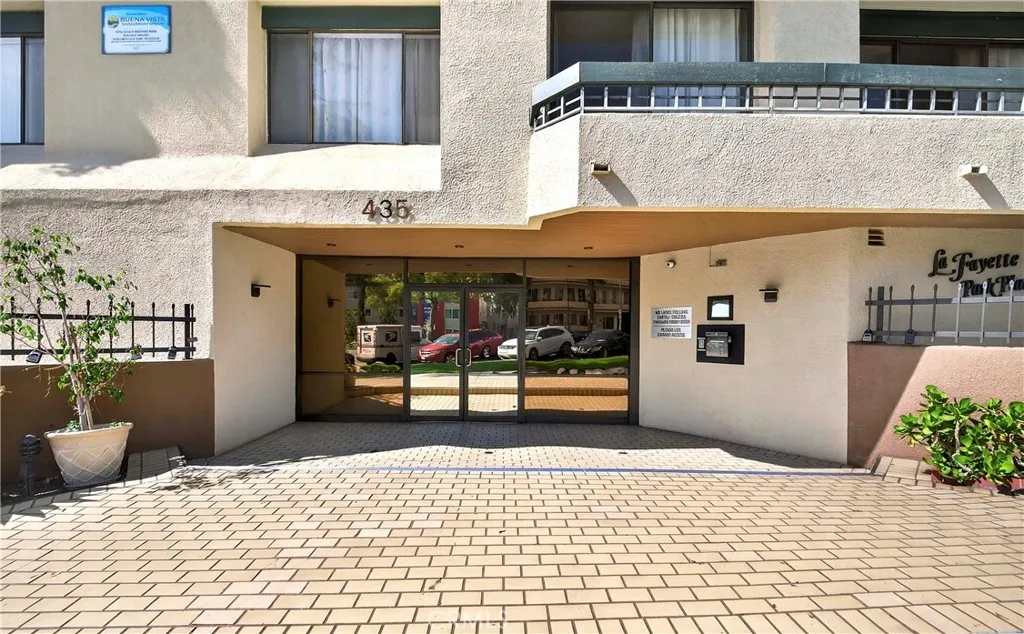 435 S La Fayette Park Place 318, Los Angeles, California 90057 home-pic-4