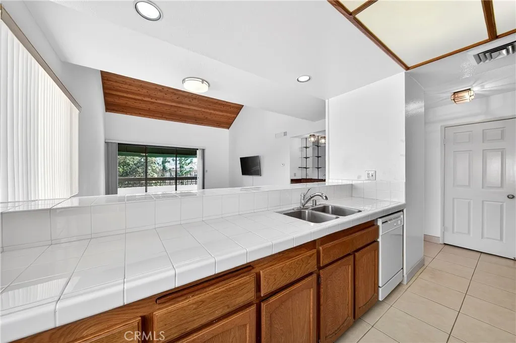 435 S La Fayette Park Place 318, Los Angeles, California 90057 home-pic-18
