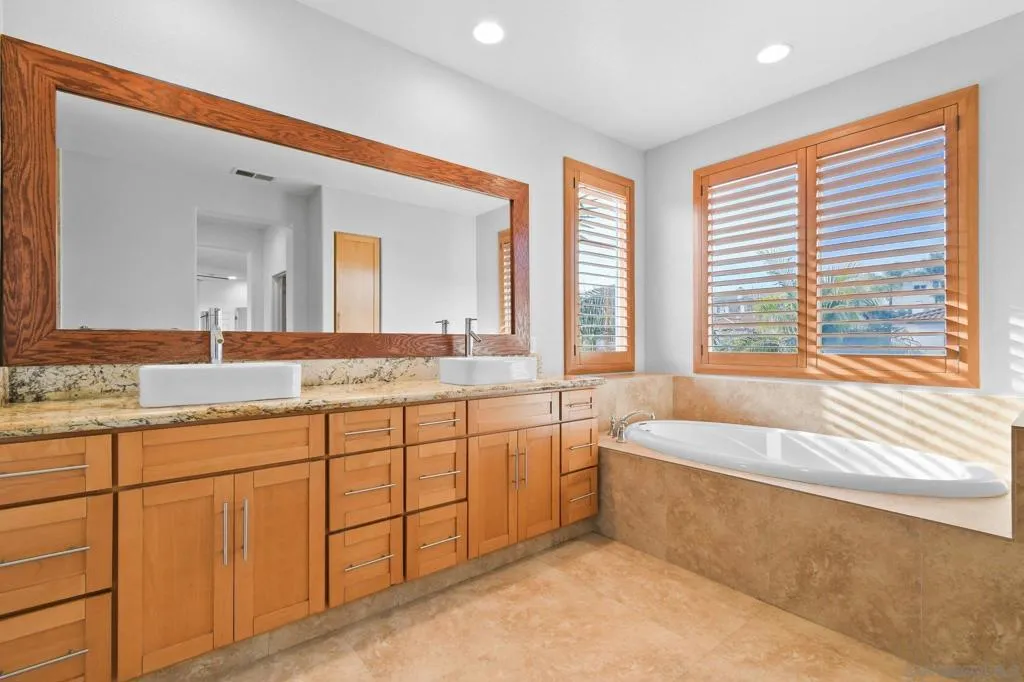 972 Merced River Rd, Chula Vista, California 91913 home-pic-33