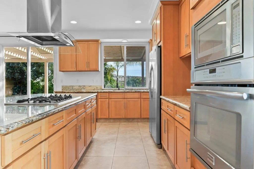972 Merced River Rd, Chula Vista, California 91913 home-pic-11