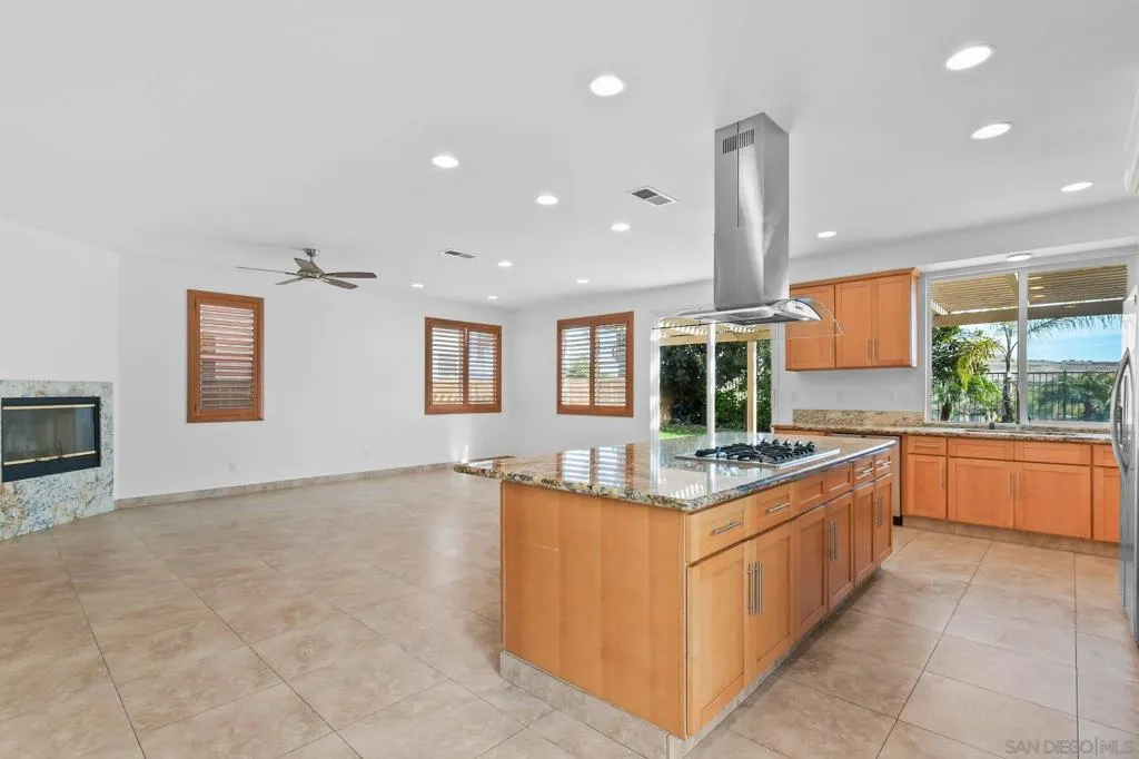 972 Merced River Rd, Chula Vista, California 91913 home-pic-12