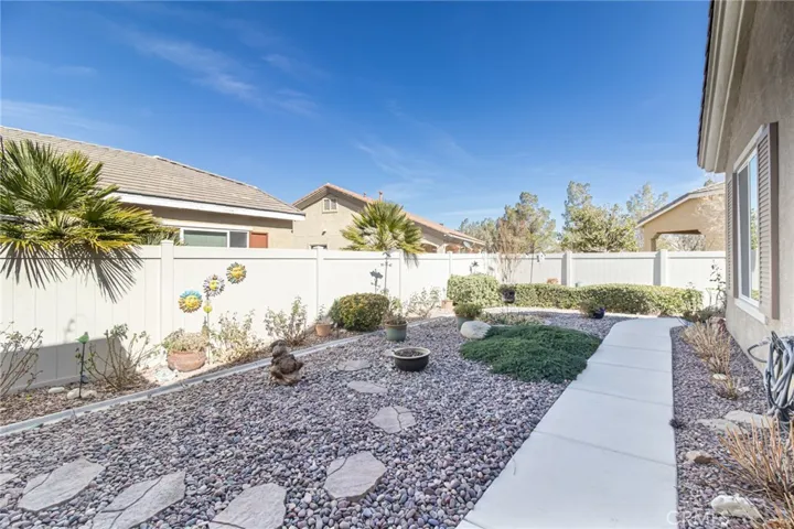 19484 Lynbrook, Apple Valley, California 92308