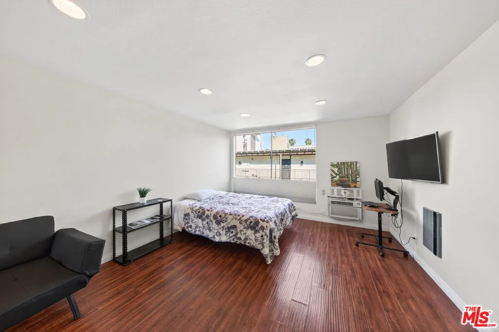 525 S Ardmore Avenue 351, Los Angeles, California 90020 home-pic-3