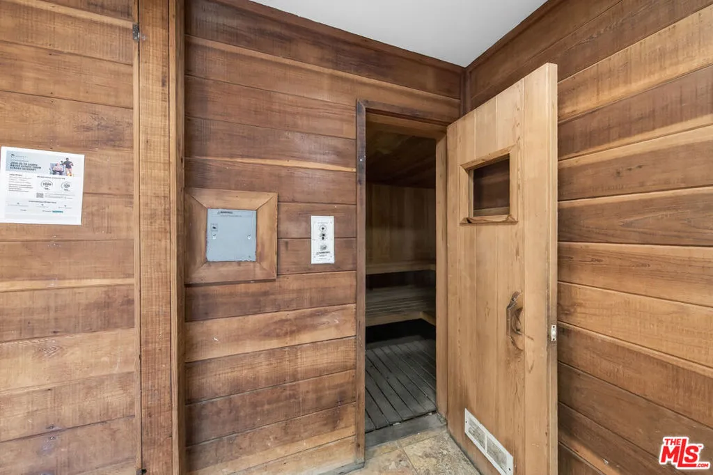 525 S Ardmore Avenue 351, Los Angeles, California 90020 home-pic-18