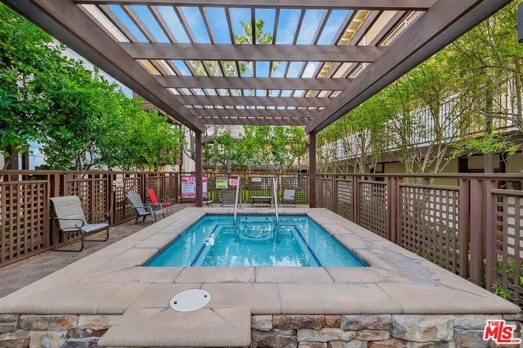 525 S Ardmore Avenue 351, Los Angeles, California 90020 home-pic-14