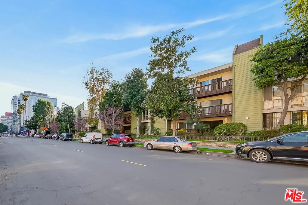 525 S Ardmore Avenue 351, Los Angeles, California 90020 home-pic-23