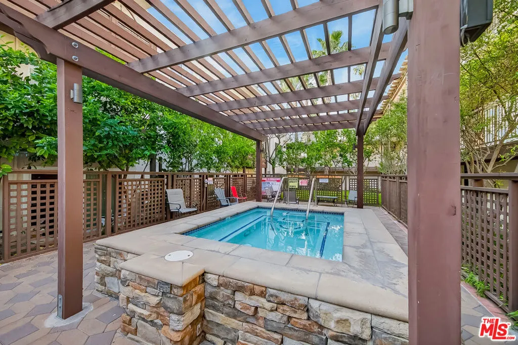 525 S Ardmore Avenue 351, Los Angeles, California 90020 home-pic-15