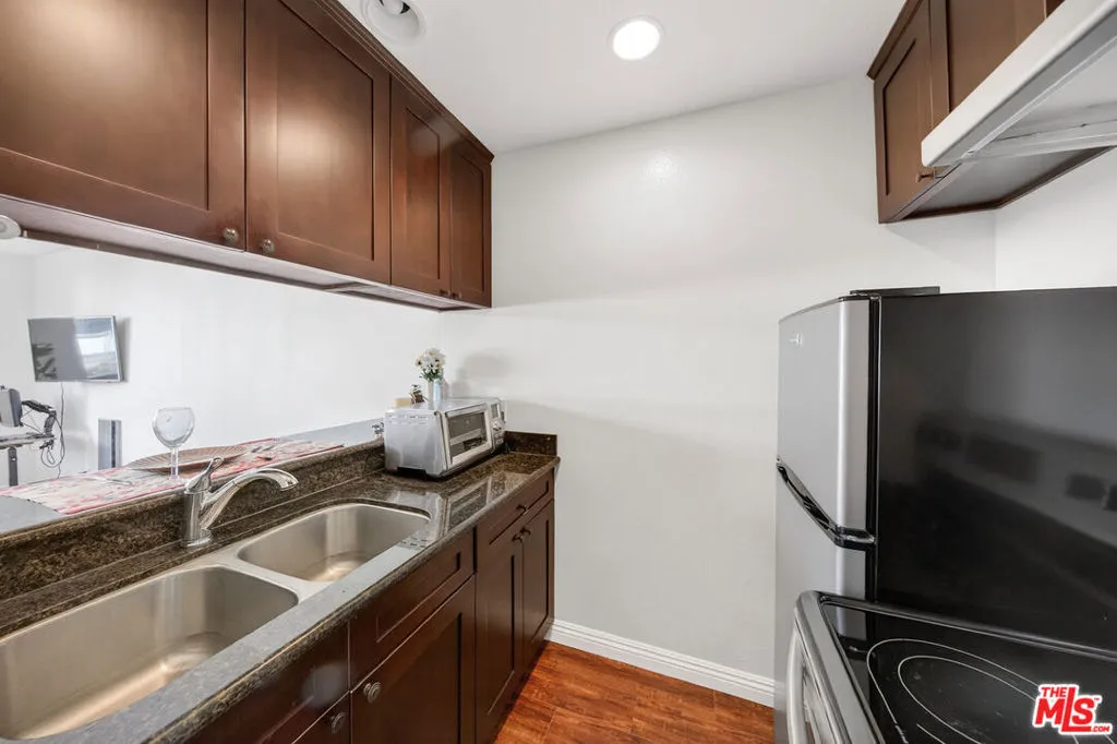 525 S Ardmore Avenue 351, Los Angeles, California 90020 home-pic-7