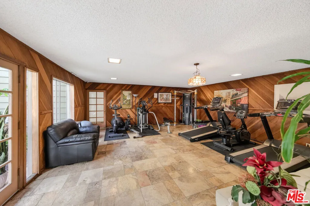 525 S Ardmore Avenue 351, Los Angeles, California 90020 home-pic-21