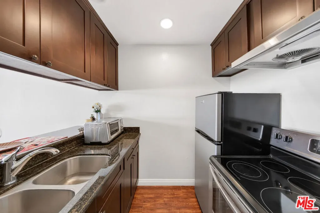 525 S Ardmore Avenue 351, Los Angeles, California 90020 home-pic-6