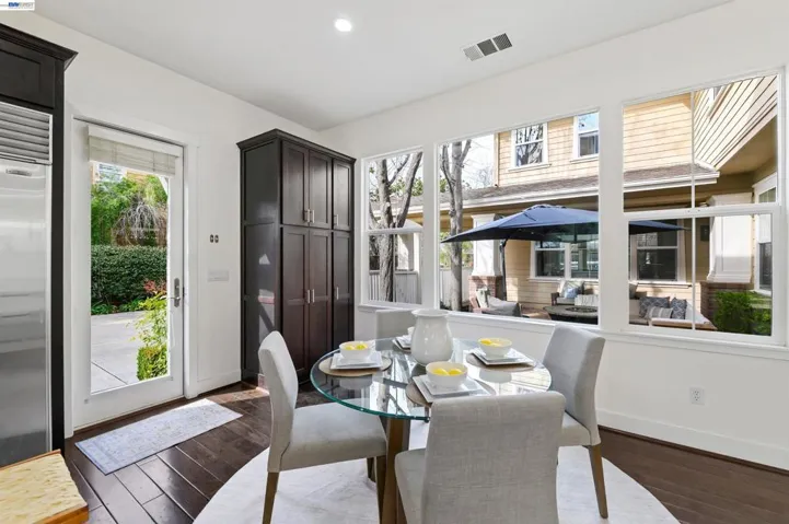 VIEWS TO CENTER COURTYARD