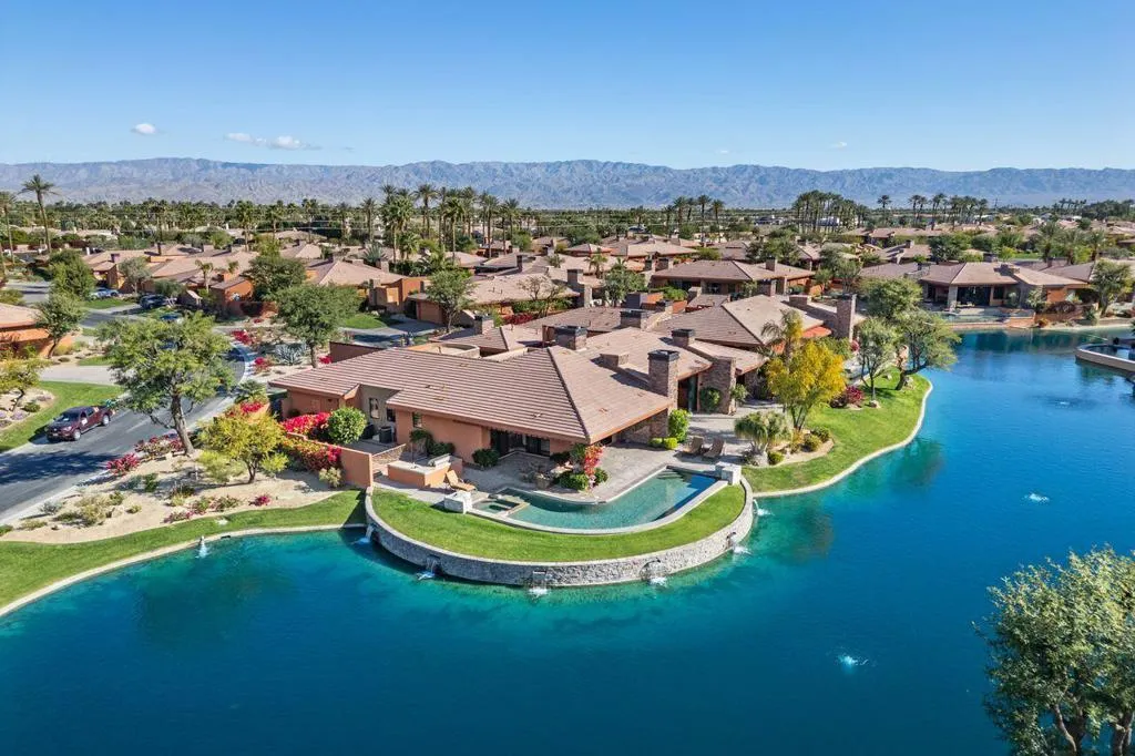 50220 Via Puente, La Quinta, California 92253 home-pic-1