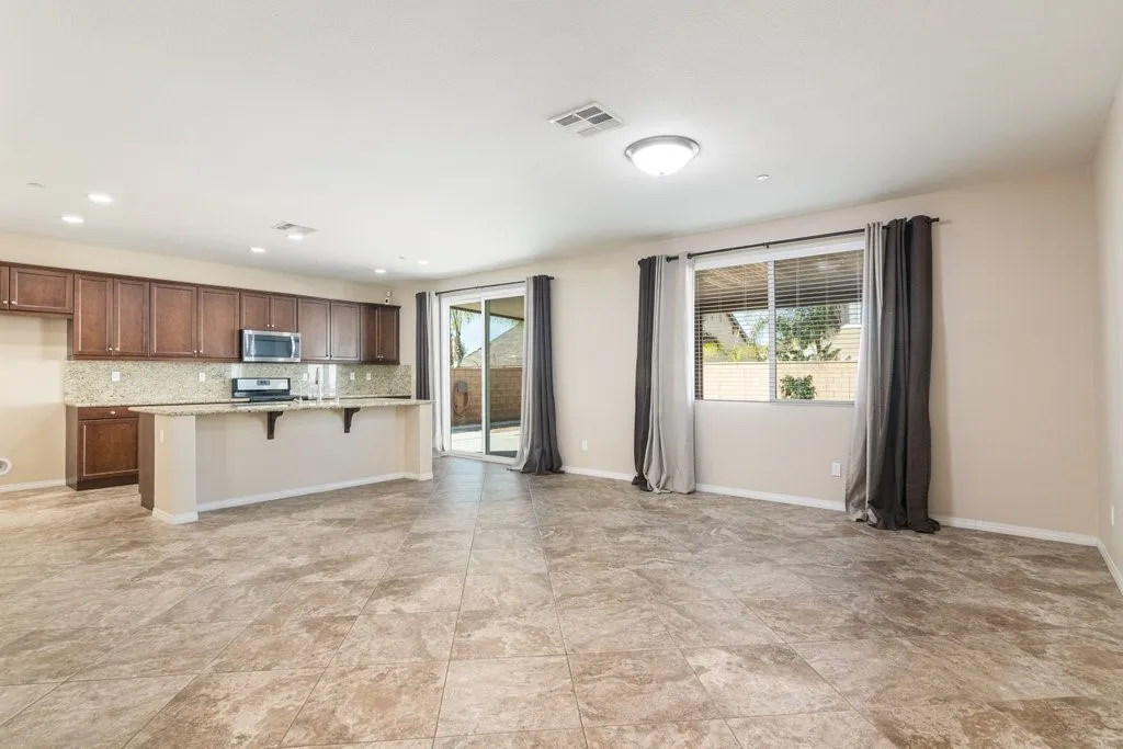 34701 Portarosa Street, Winchester, California 92596 home-pic-4