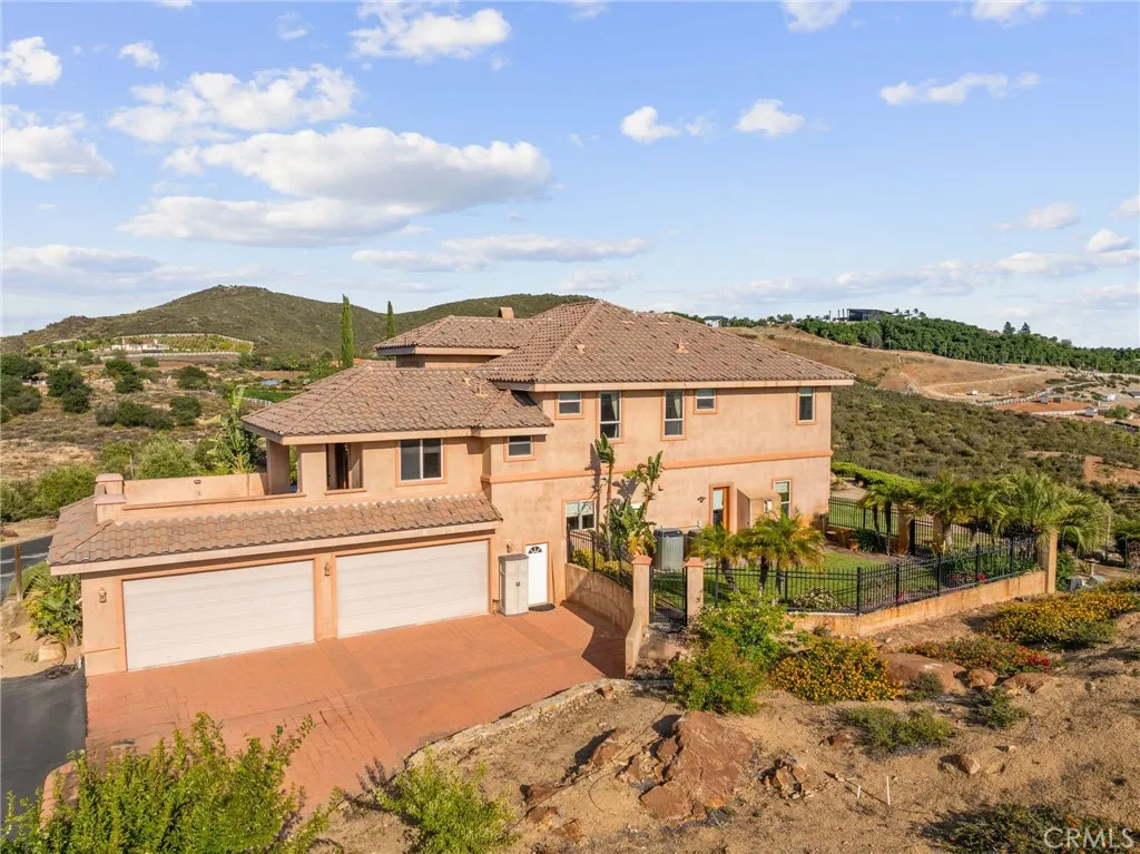 37654 Calle De Lobo, Murrieta, California 92562 home-pic-6