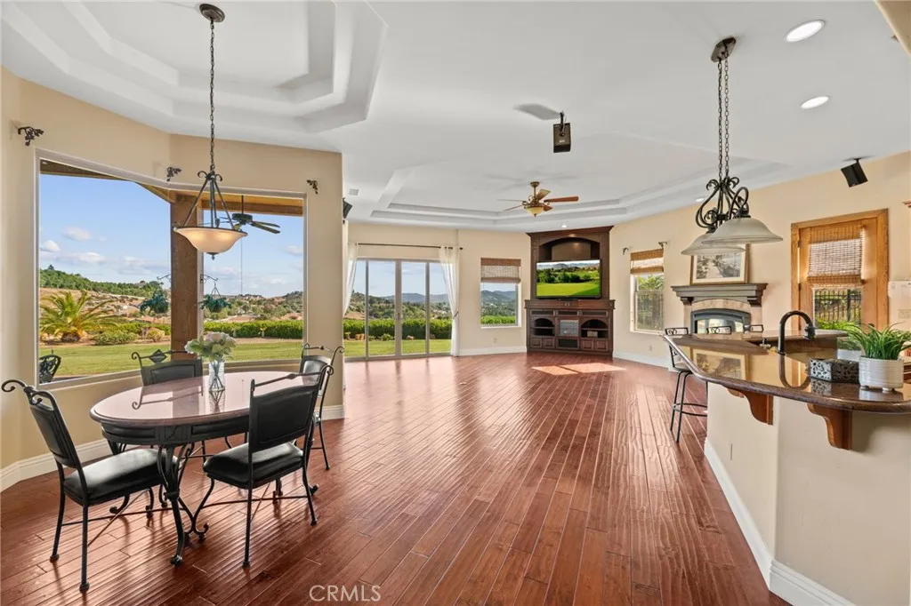 37654 Calle De Lobo, Murrieta, California 92562 home-pic-19