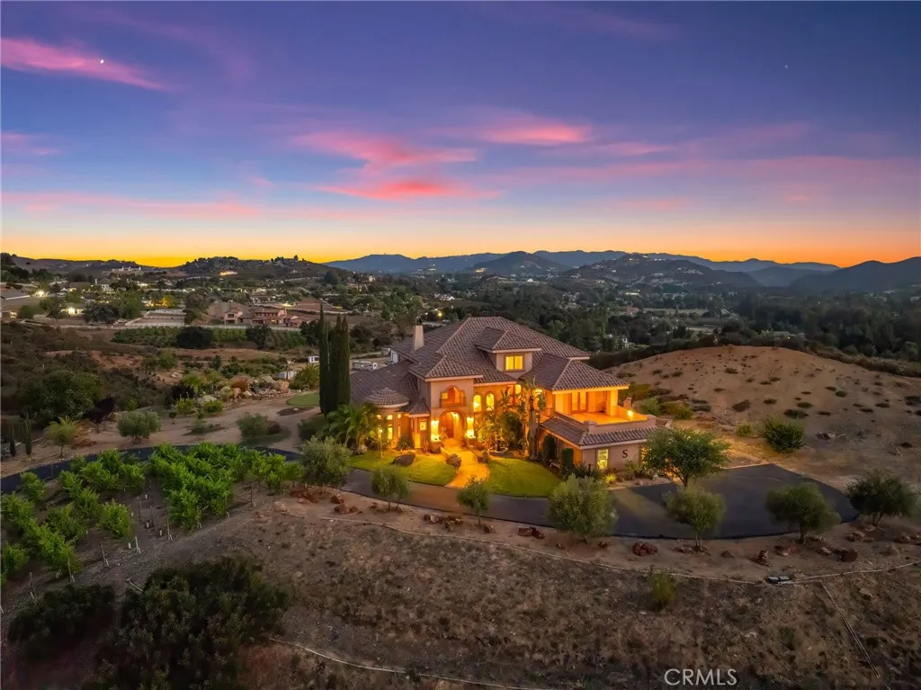 37654 Calle De Lobo, Murrieta, California 92562 home-pic-2