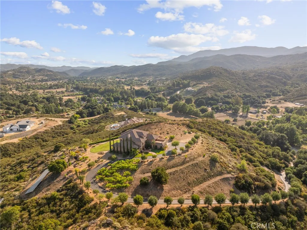 37654 Calle De Lobo, Murrieta, California 92562 home-pic-8