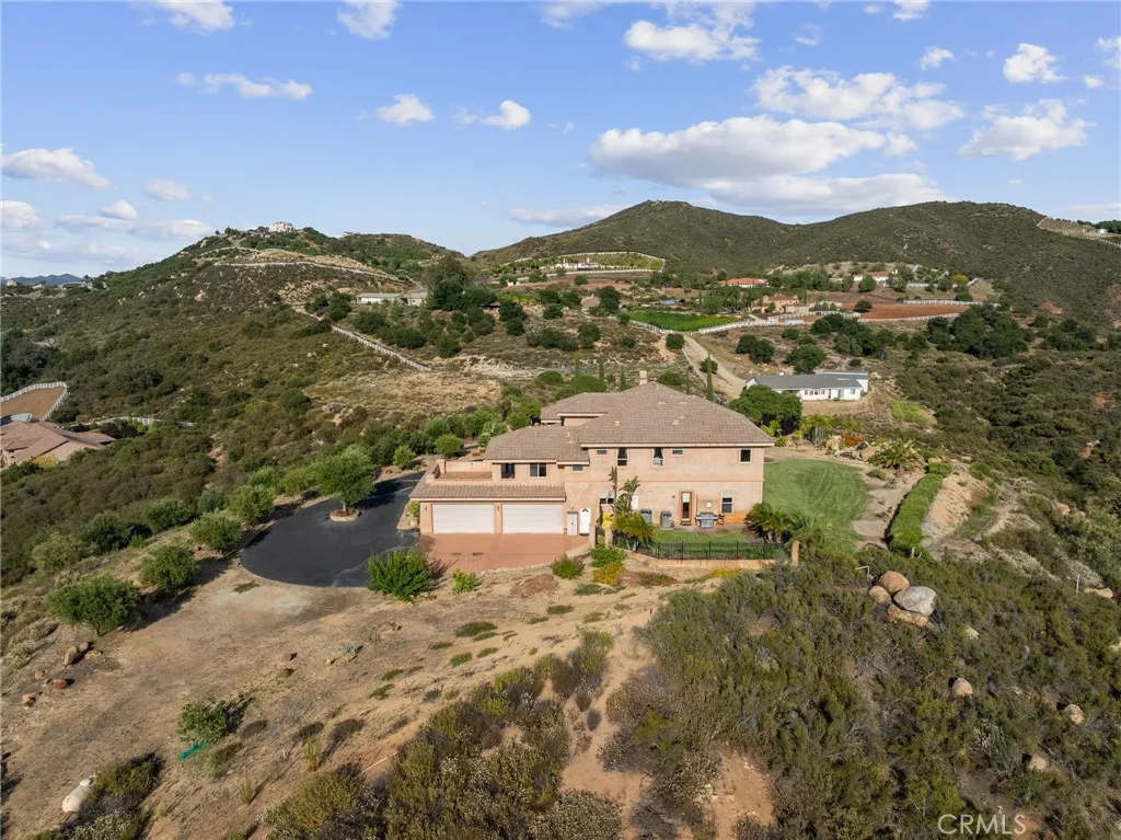 37654 Calle De Lobo, Murrieta, California 92562 home-pic-10