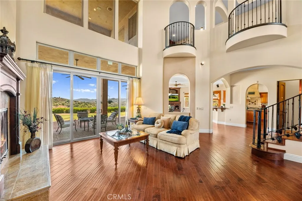 37654 Calle De Lobo, Murrieta, California 92562 home-pic-16