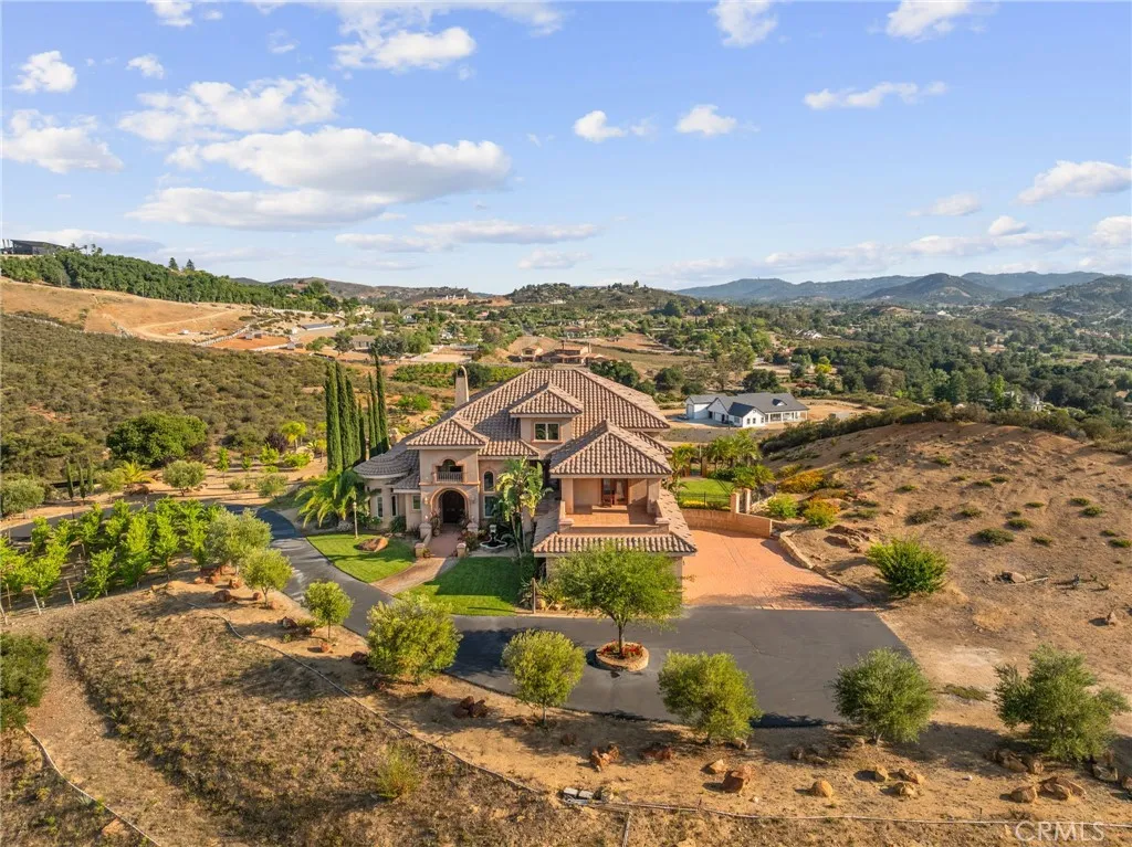 37654 Calle De Lobo, Murrieta, California 92562 home-pic-5